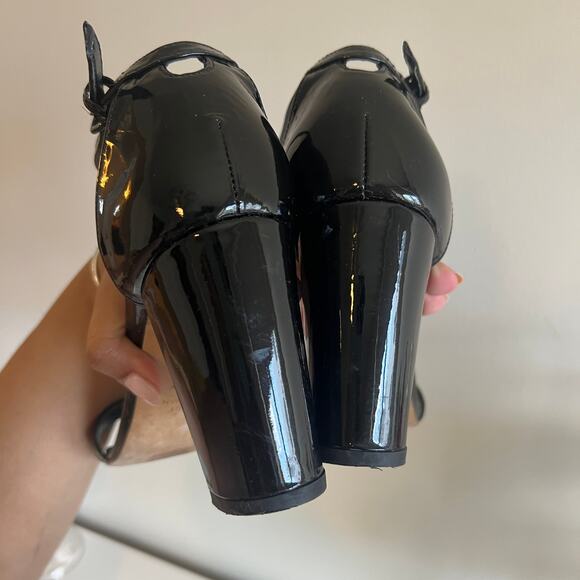 Stuart Weitzman Nearlynude Black Patent Leather Heels 10 - Picture 6 of 8